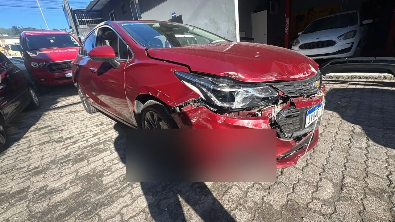 Chevrolet vermelho antes da recuperação